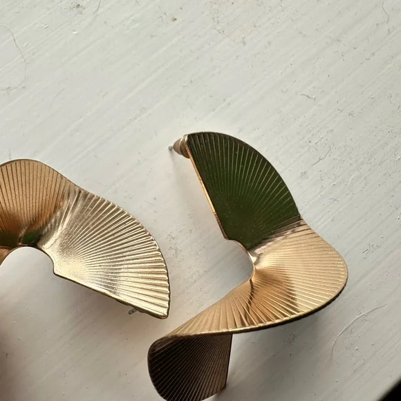 Gold Tone Spiral Earrings - Picture 3 of 7